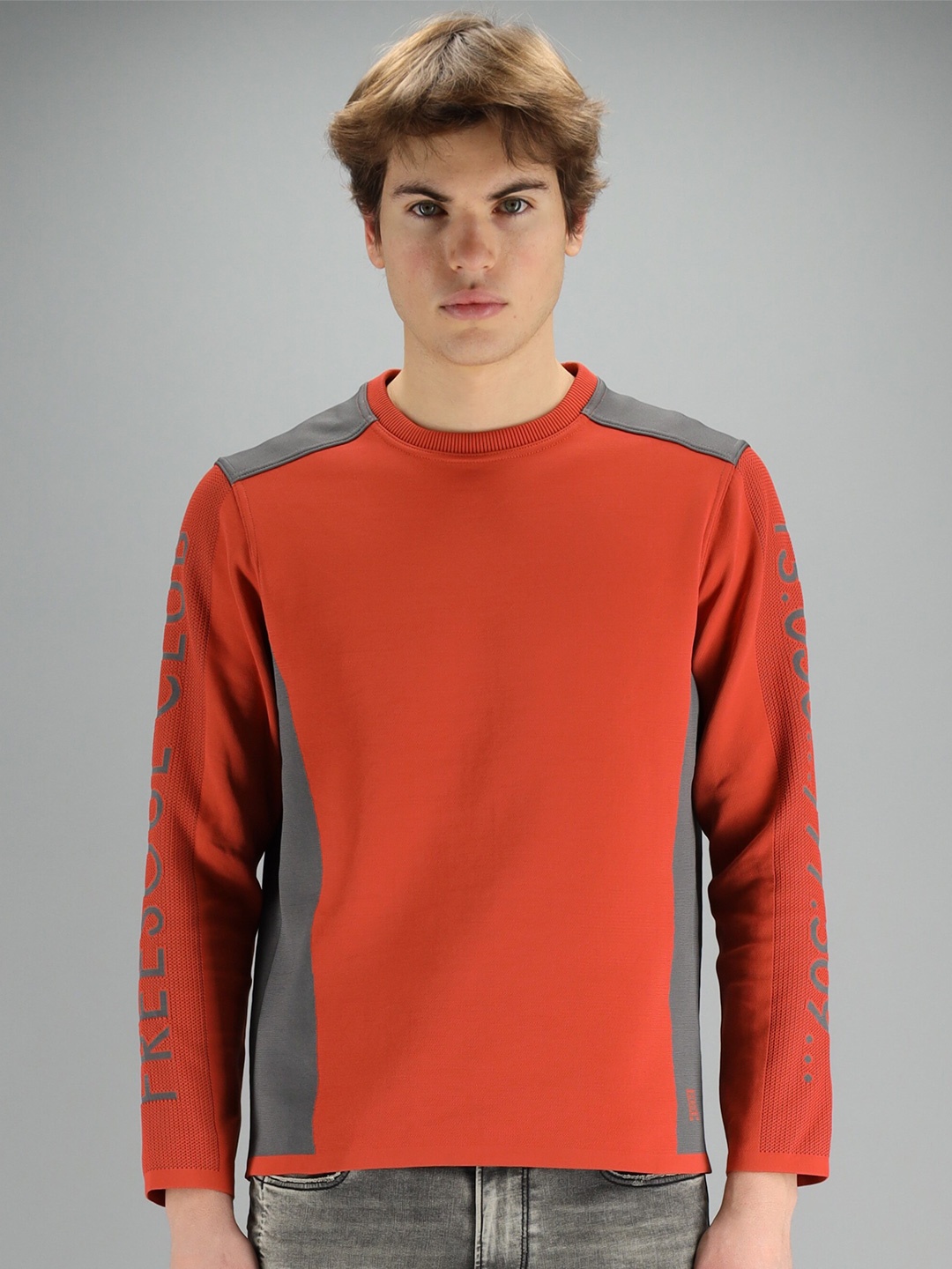 

FREESOUL Men Red Typography Printed Pullover Sweatshirt