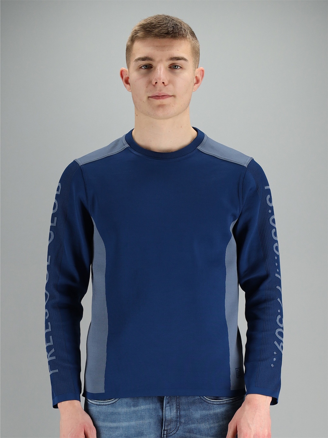 

FREESOUL Men Blue Colourblocked Sweatshirt