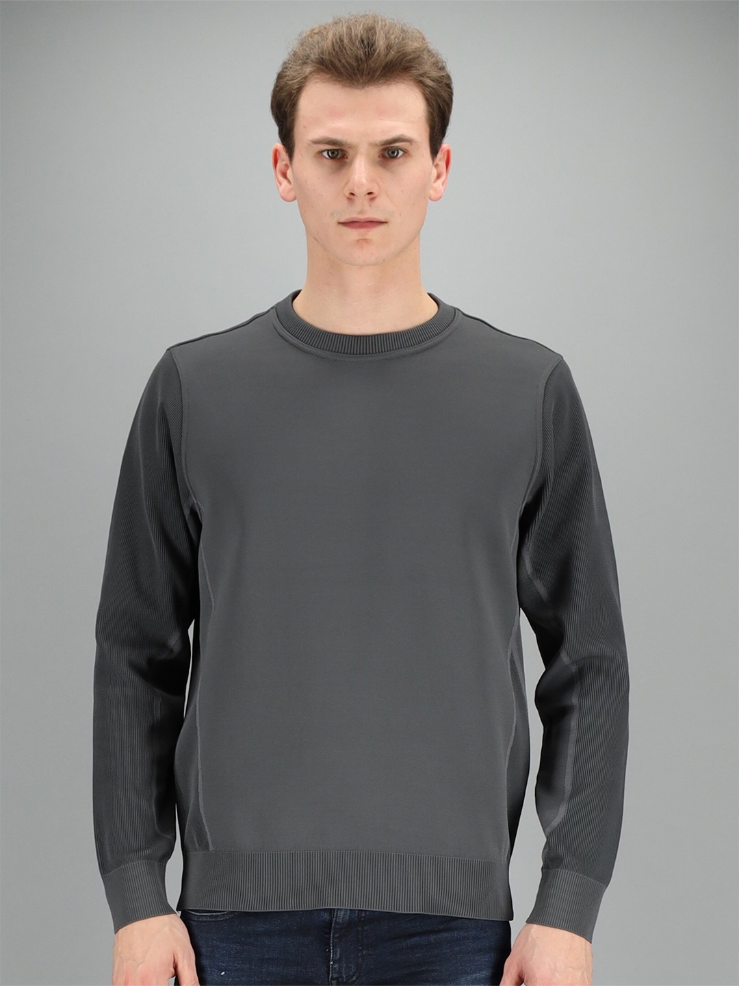 

FREESOUL Men Grey Solid Sweatshirt