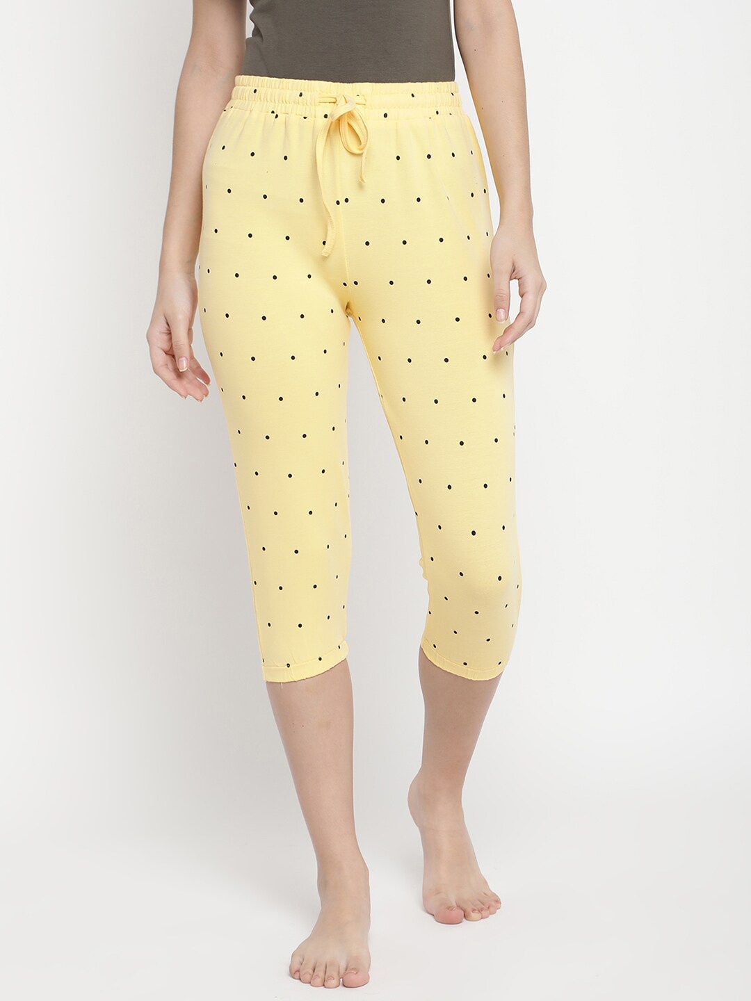 

V2 Value & Variety Women Yellow & Black Printed Regular-Fit Capri