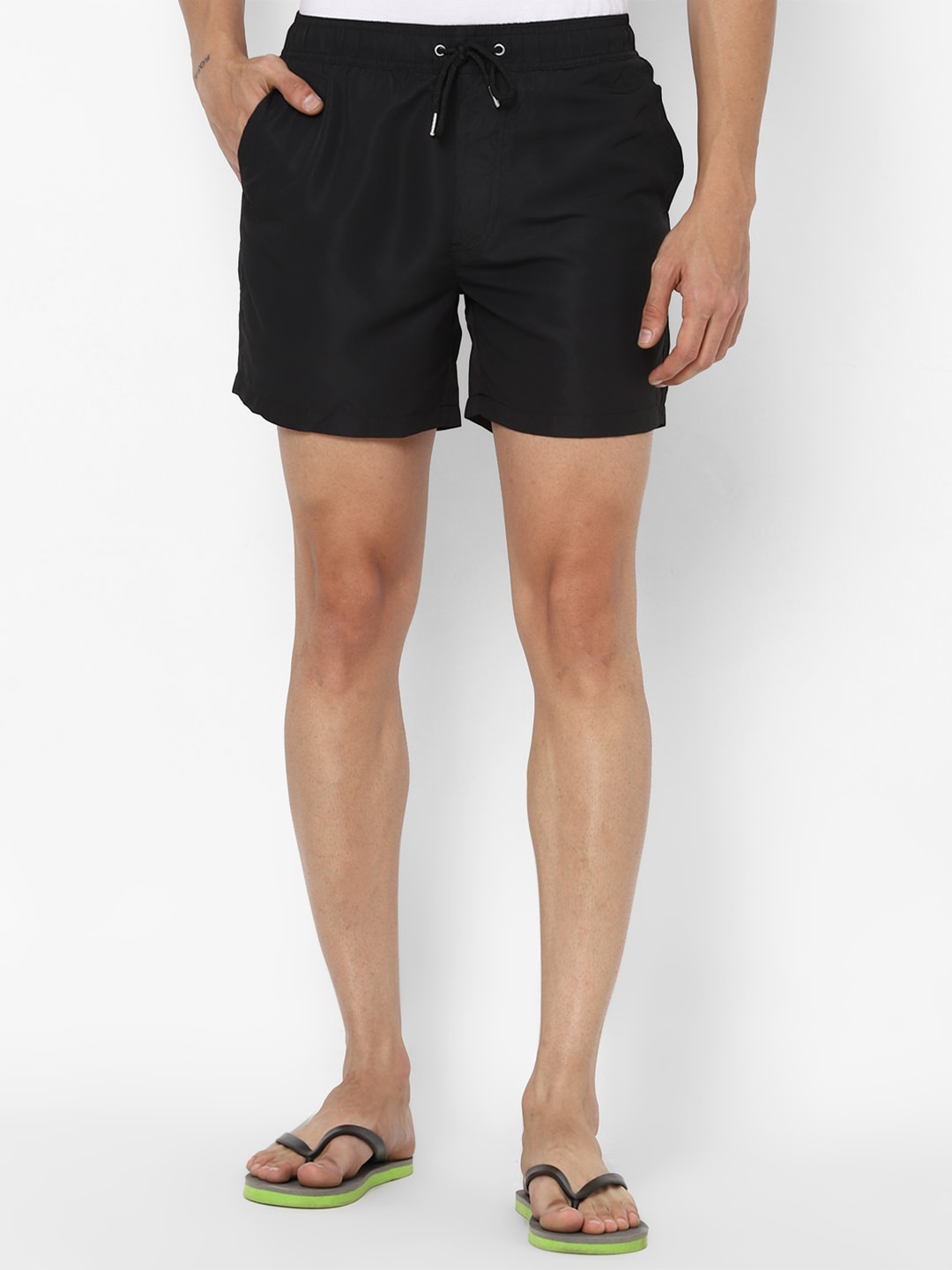 

FOREVER 21 Men Black Solid Regular Shorts