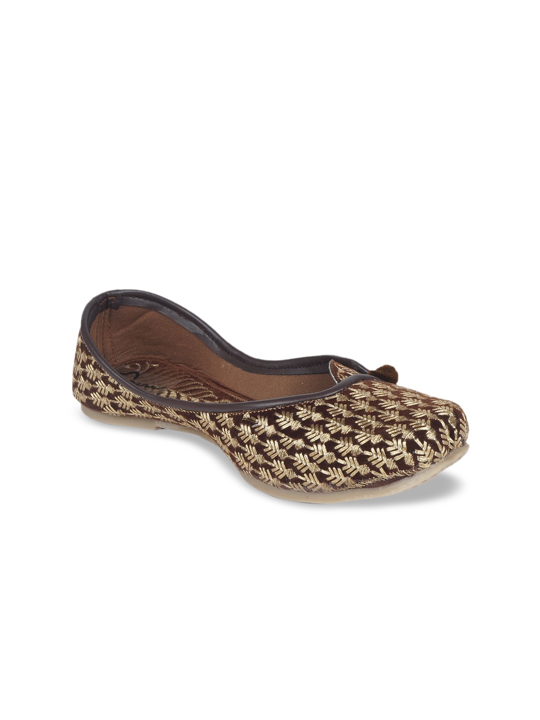 

The Desi Dulhan Women Black Embellished Leather Ethnic Mojaris