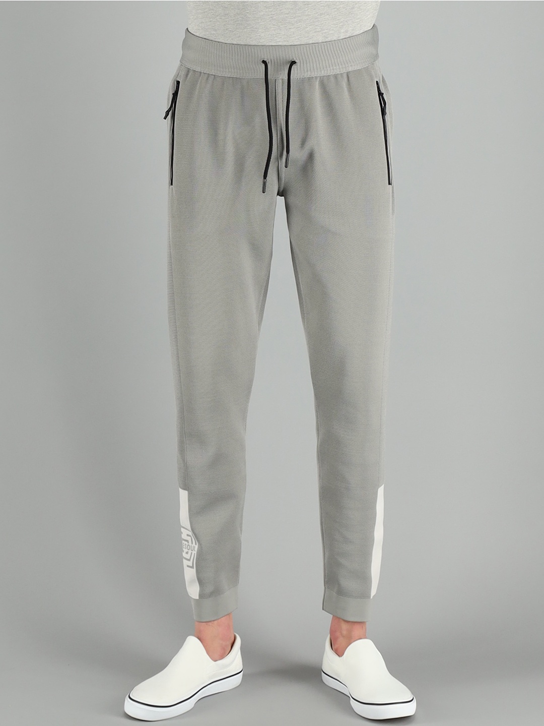 

FREESOUL Men Grey Solid Joggers