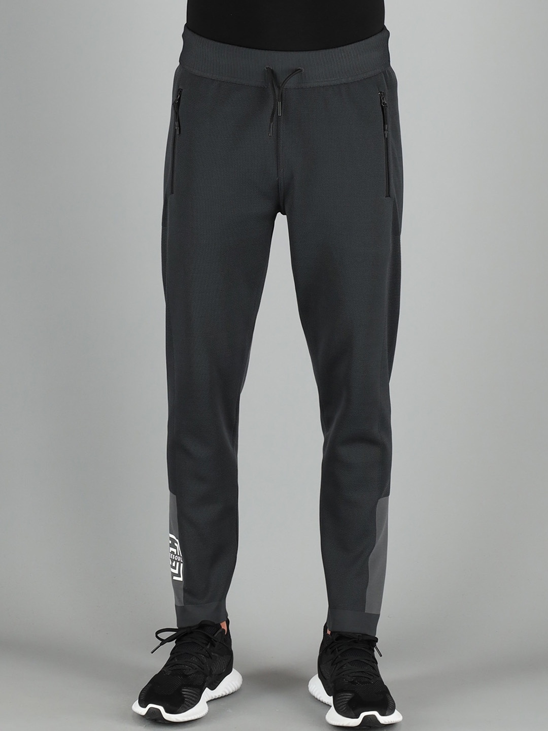 

FREESOUL Men Grey Solid Joggers