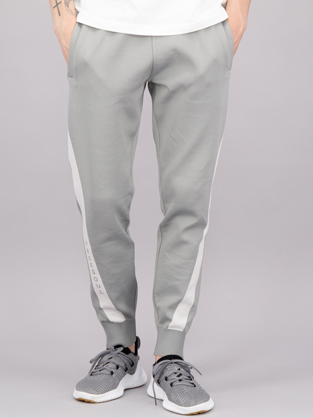 

FREESOUL Men Grey Solid Track Pant