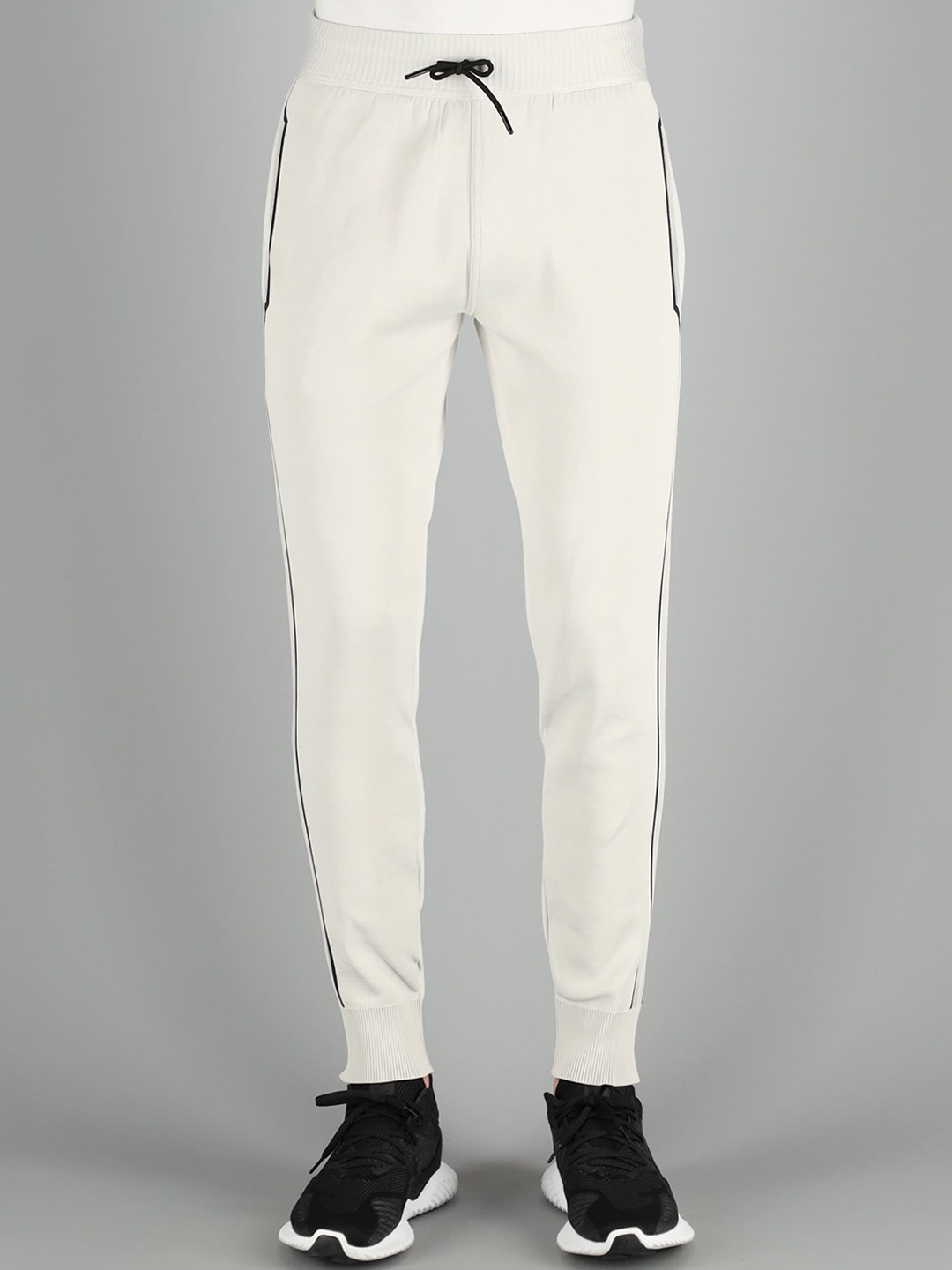 

FREESOUL Men Off White Solid Joggers