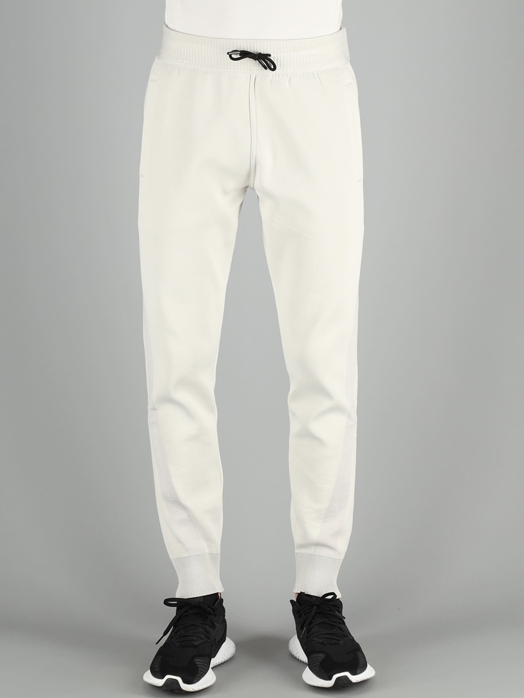 

FREESOUL Men Off-White Solid Joggers