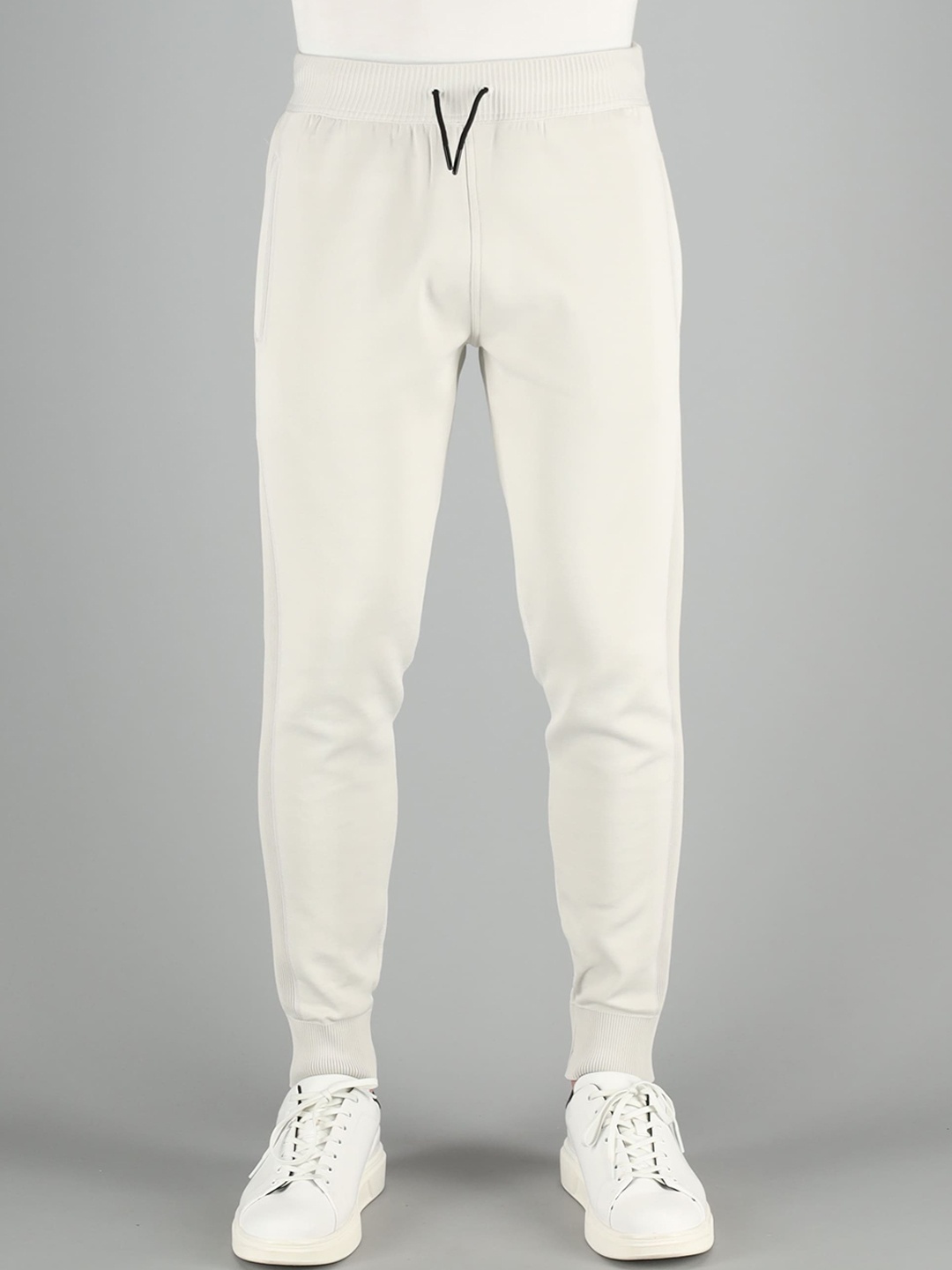 

FREESOUL Men Off White Solid Track Pant