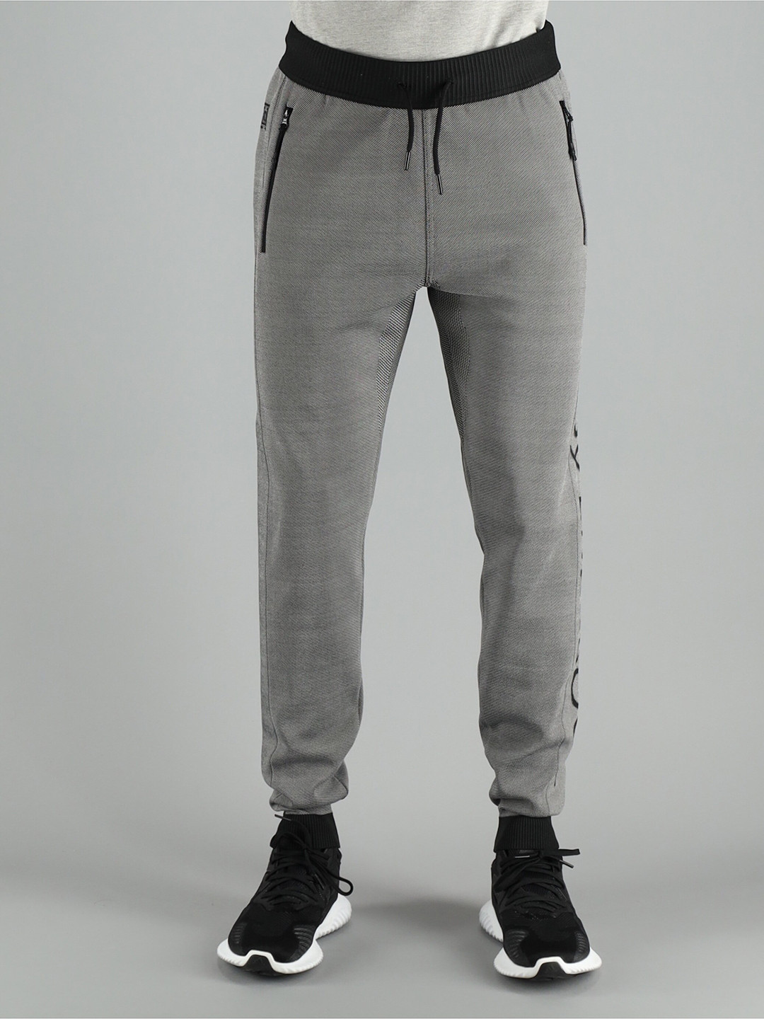 

FREESOUL Men Grey & Black Solid Track Pant