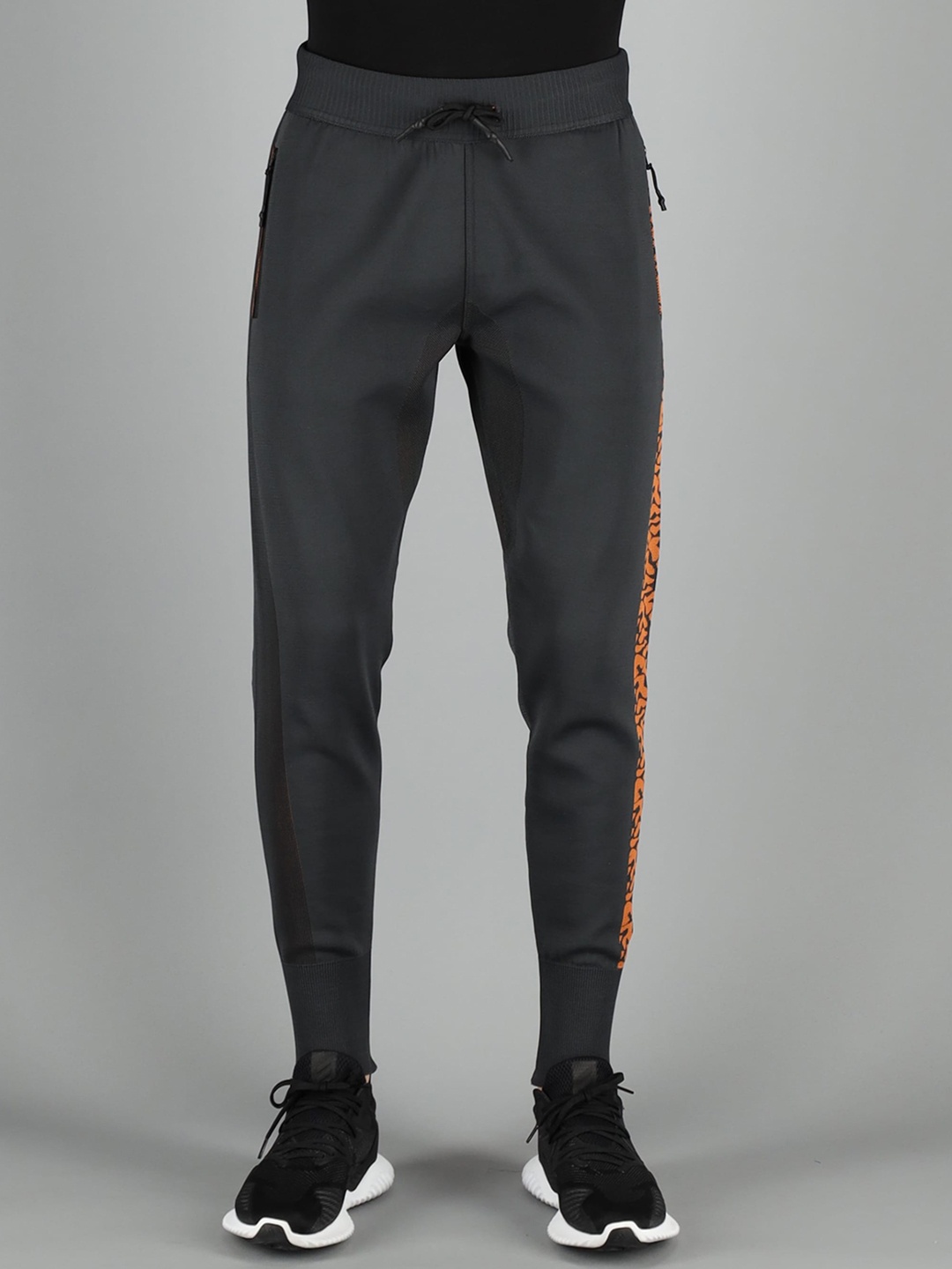 

FREESOUL Men Grey Solid Joggers