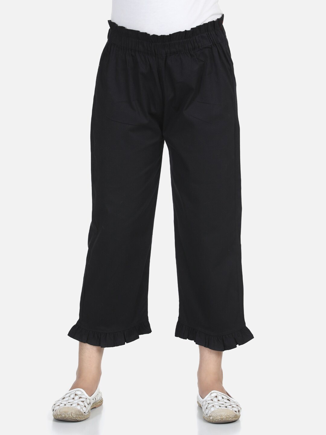 

Cutiekins Girls Black Solid Ruffled Cotton Capris