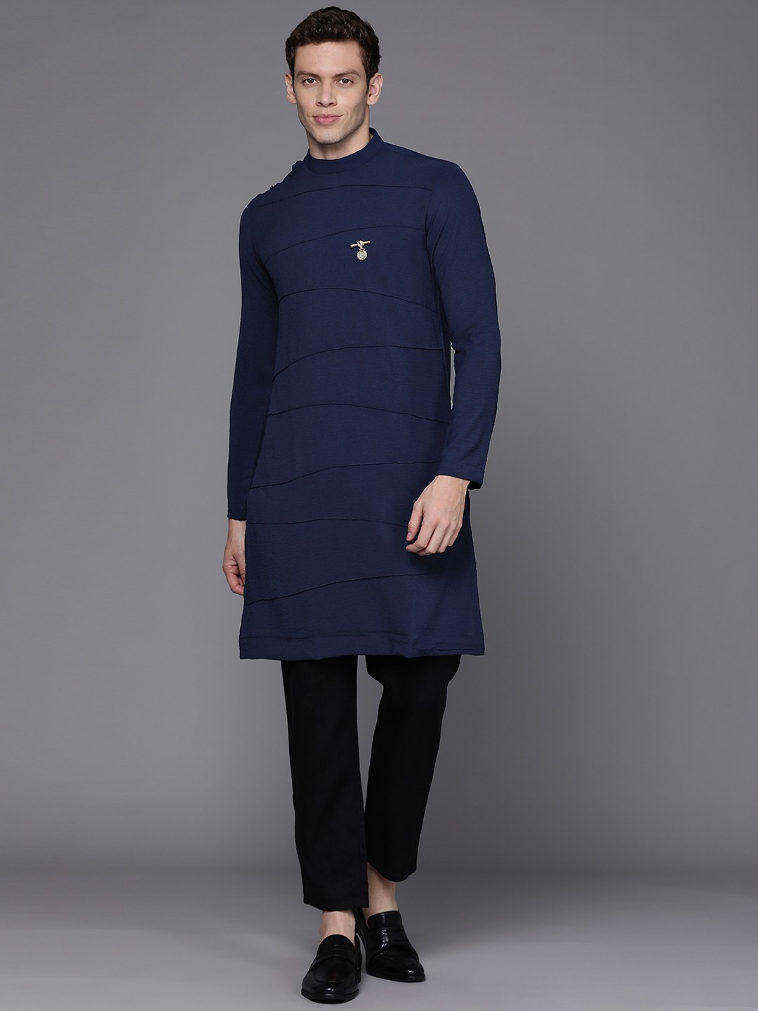

Manu Men Navy Blue Self Design Kurta