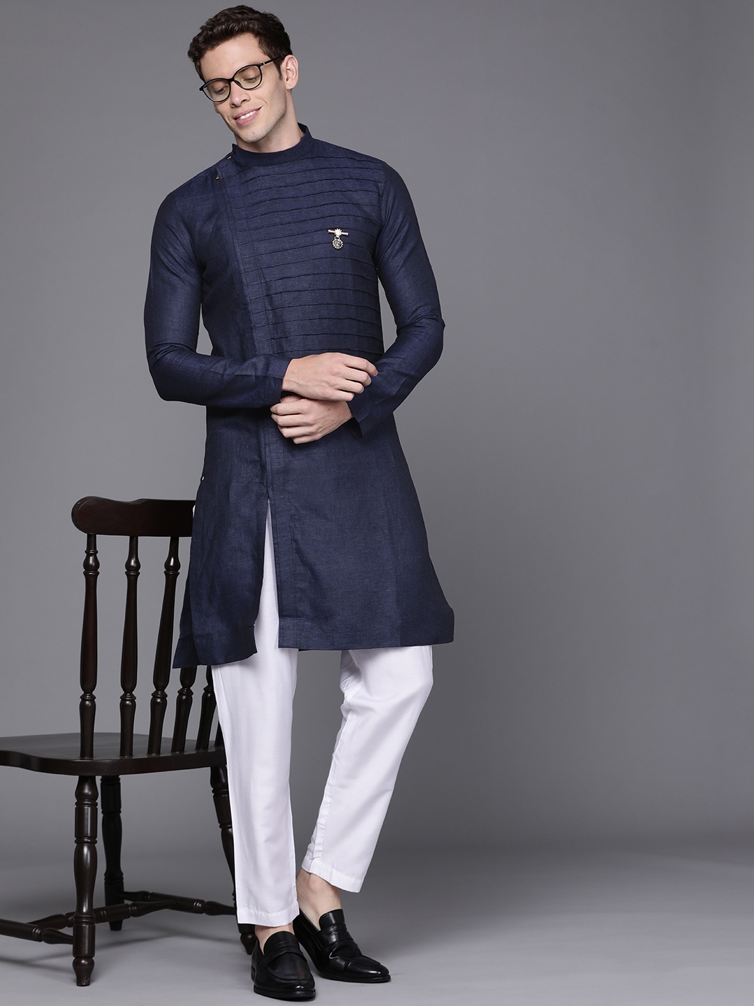 

Manu Men Navy Blue Solid Pleated Kurta
