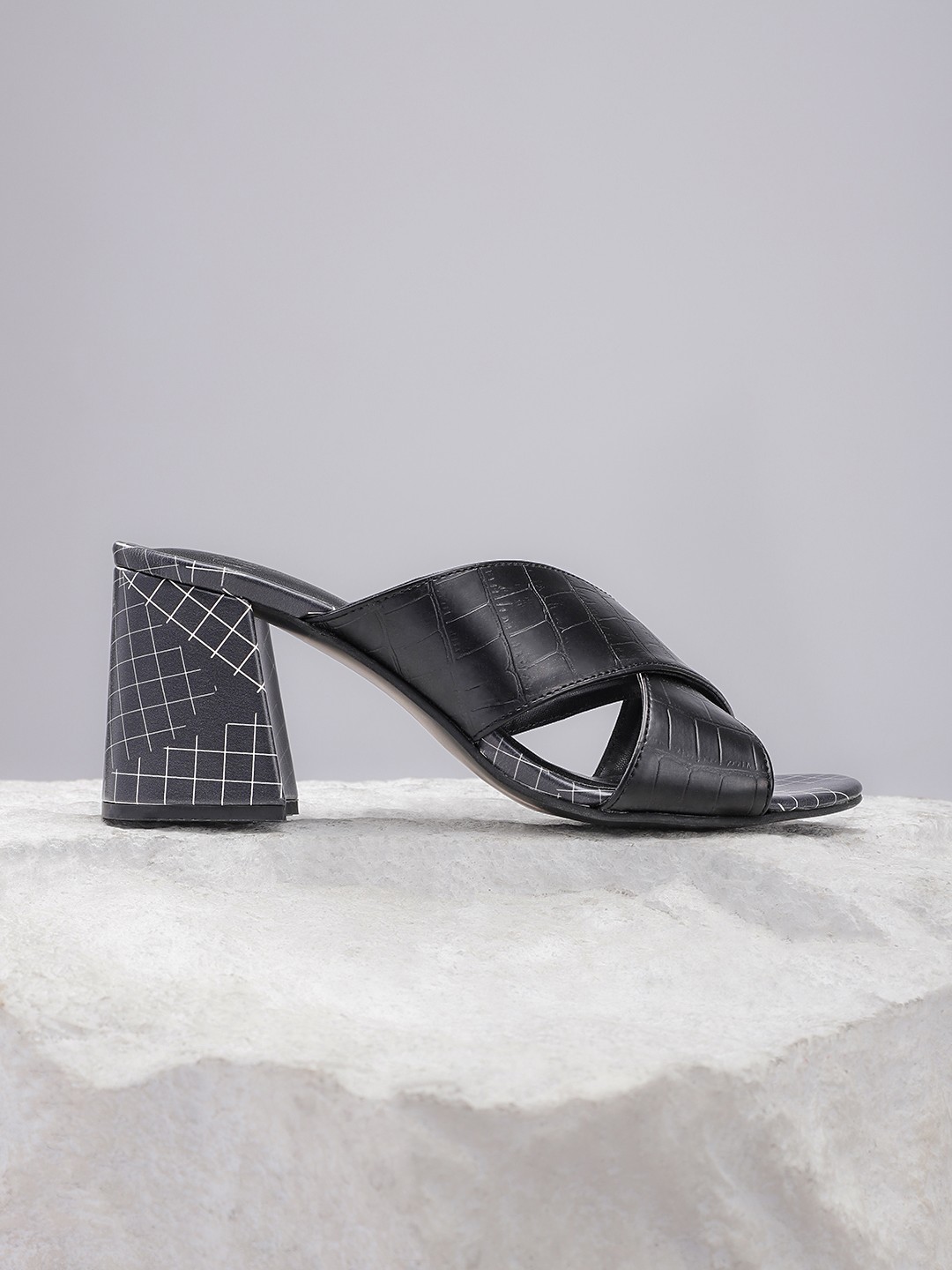 

her by invictus Women Cross Strap Block Heel Sandals, Black