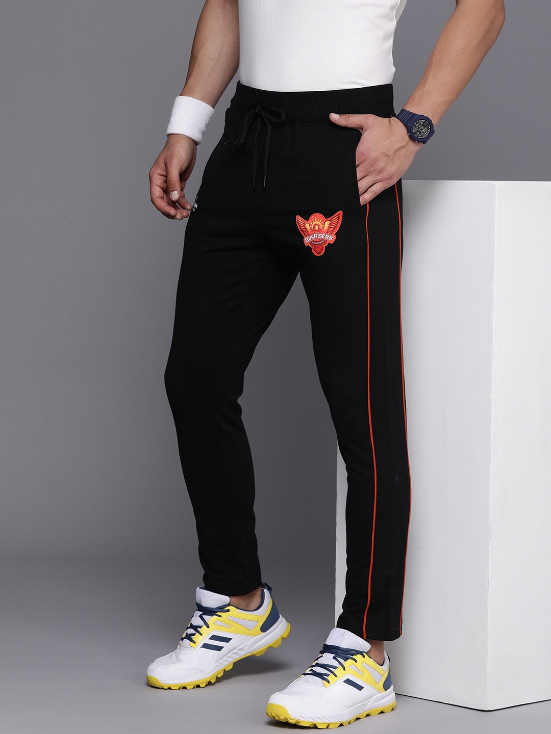 

WROGN ACTIVE Men Slim Fit Mid Rise Track Pants, Black