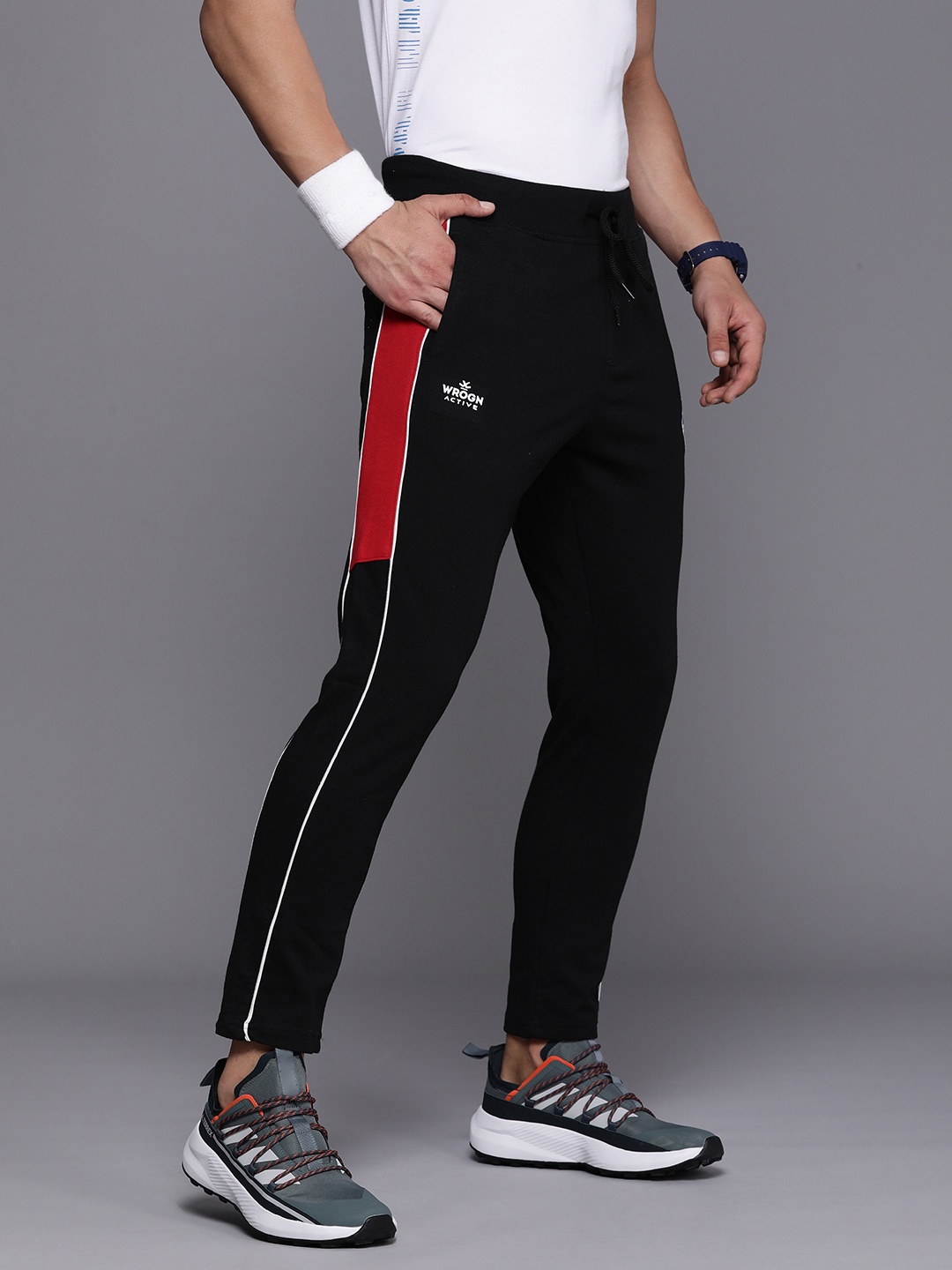 

WROGN ACTIVE Men Colourblocked Slim Fit Track Pants, Black