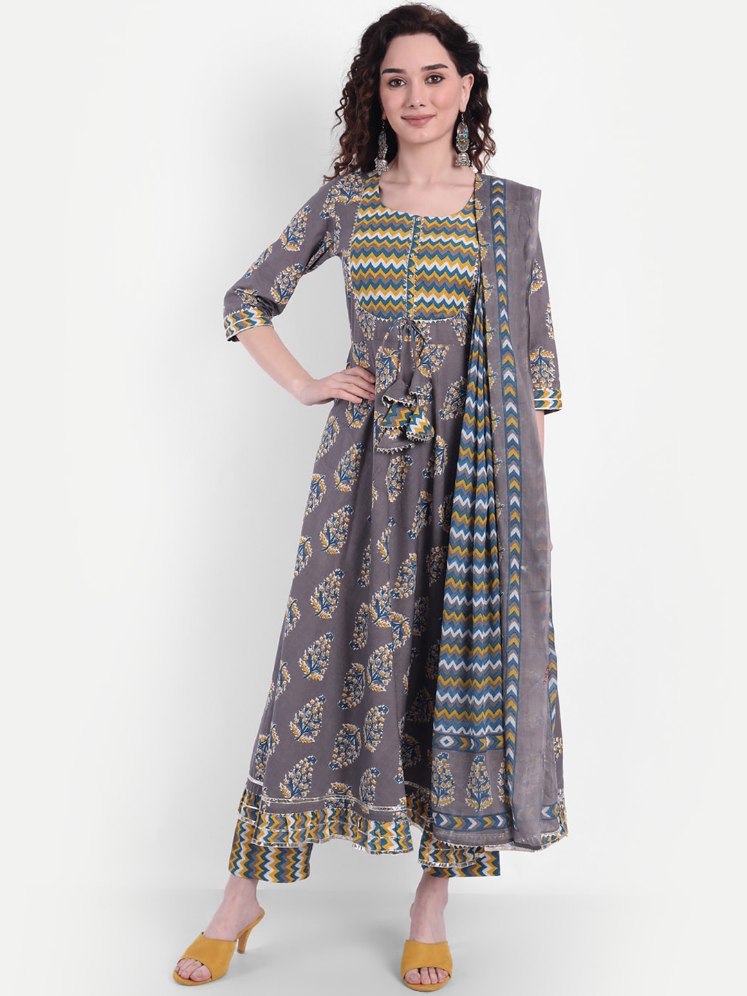 

Wyfees Women Grey Printed Pleated Pure Cotton Kurta with Trousers & With Dupatta