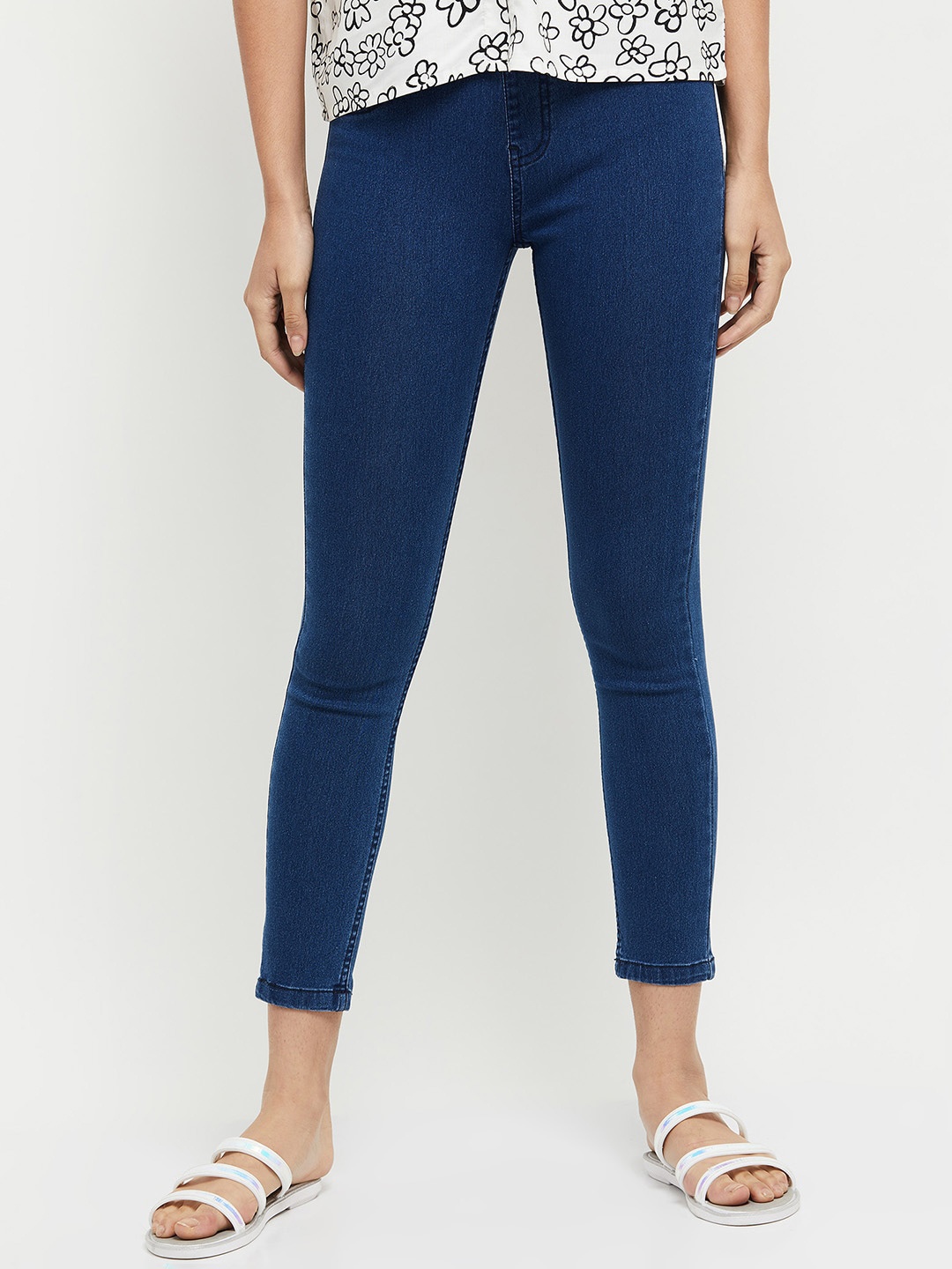 

max Women Blue Solid Jeans