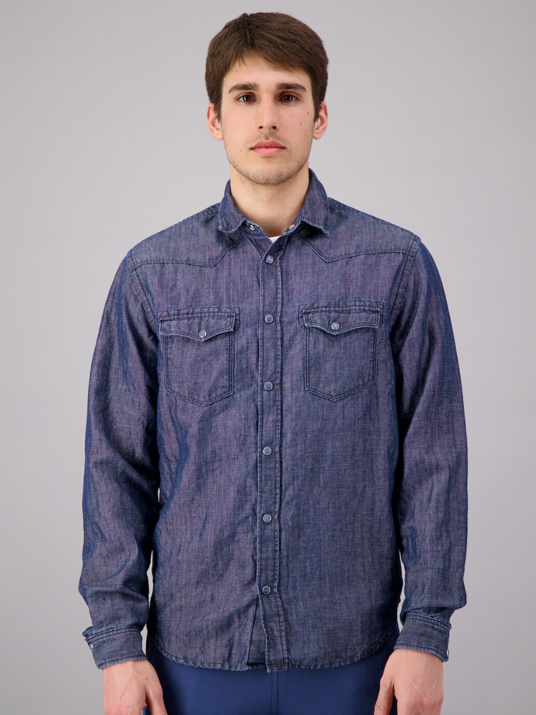 

FREESOUL Men Blue Solid Casual Shirt