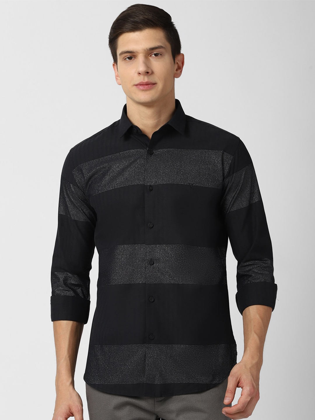 

V Dot Men Black Slim Fit Horizontal Striped Cotton Casual Shirt
