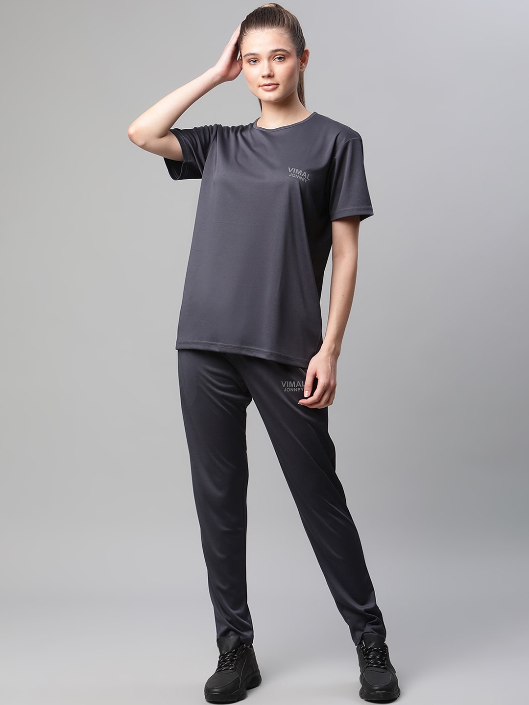 

MACK JONNEY JONNEY Women Grey Solid Tracksuit