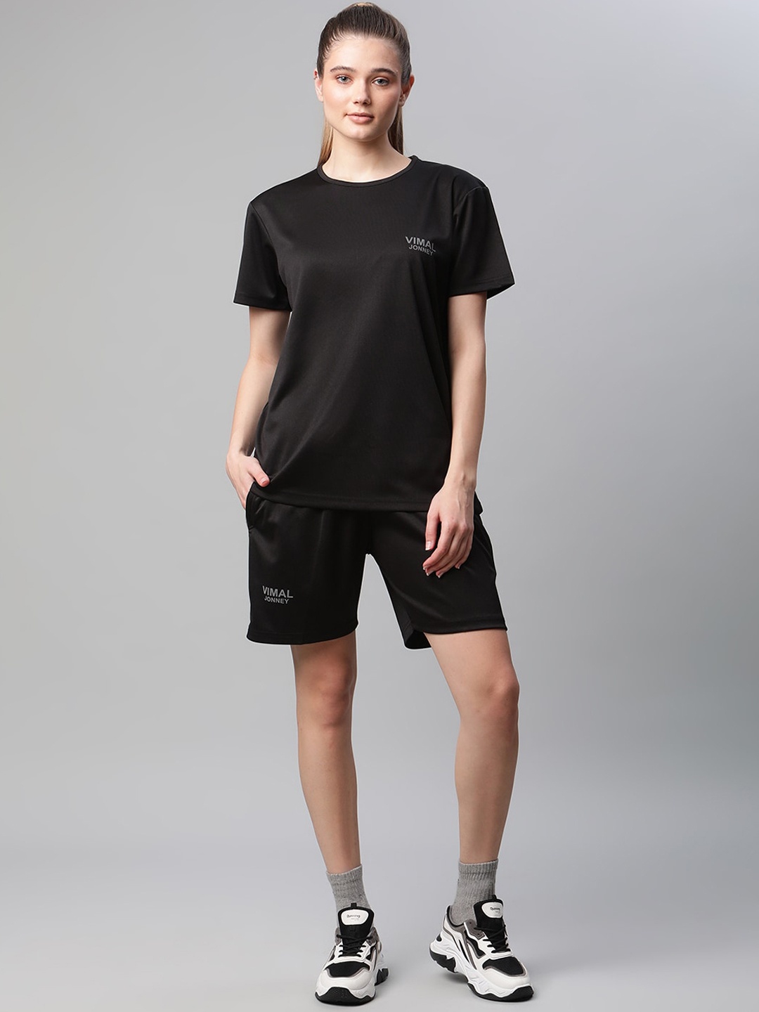 

MACK JONNEY JONNEY Women Black Solid Tracksuit