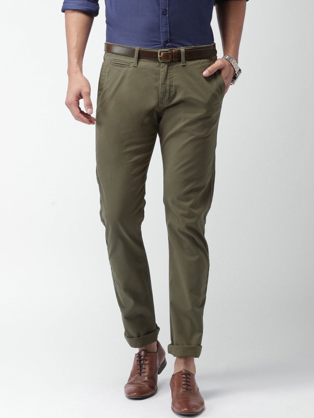 

Celio Men Khaki Solid Straight Fit Chino Trousers