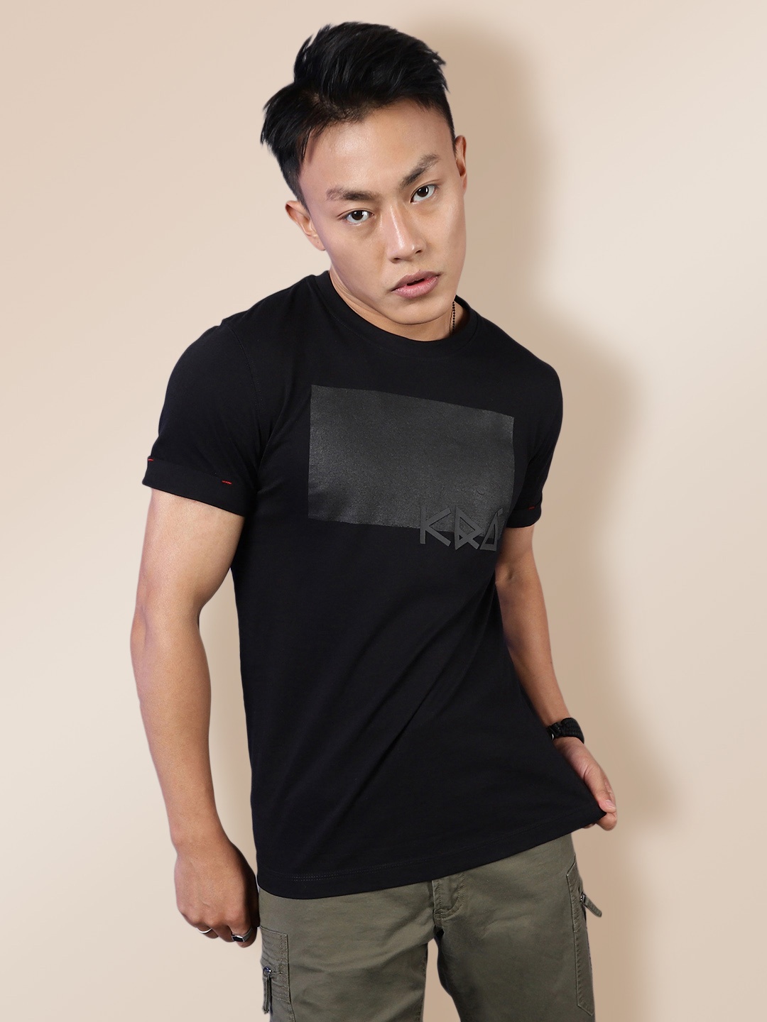 

KRA Men Black & Silver-Coloured Printed Slim Fit Cotton T-shirt