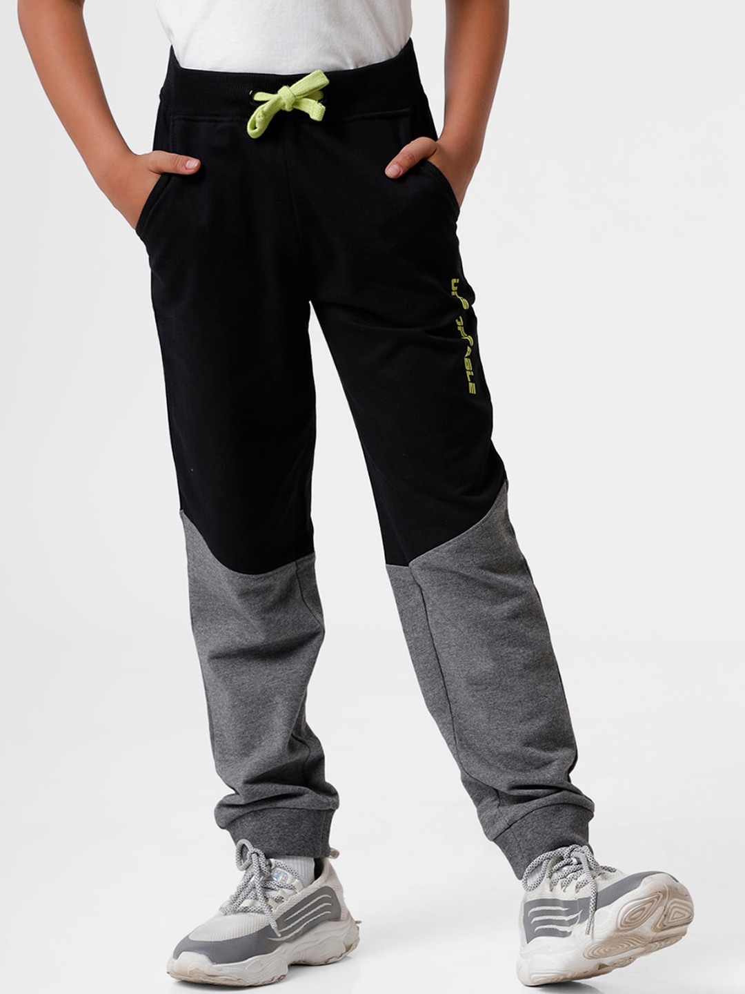 

PIPIN Boys Black Colourblocked Pure Cotton Joggers