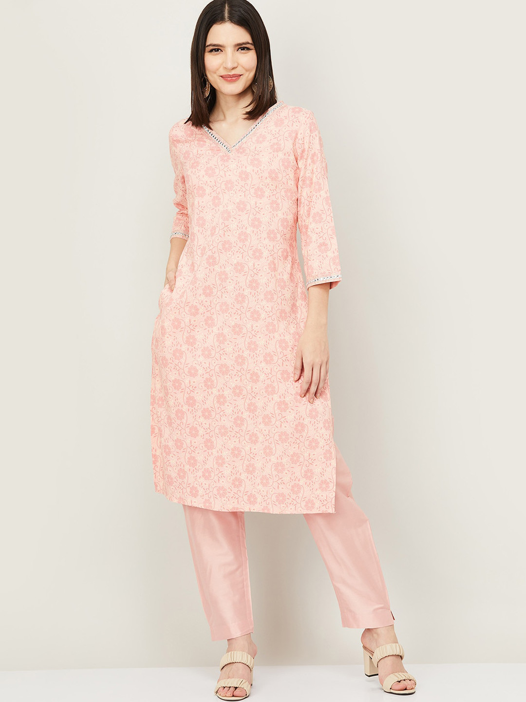 

Melange by Lifestyle Women Peach-Coloured Floral Printed Mirror Work Kurta