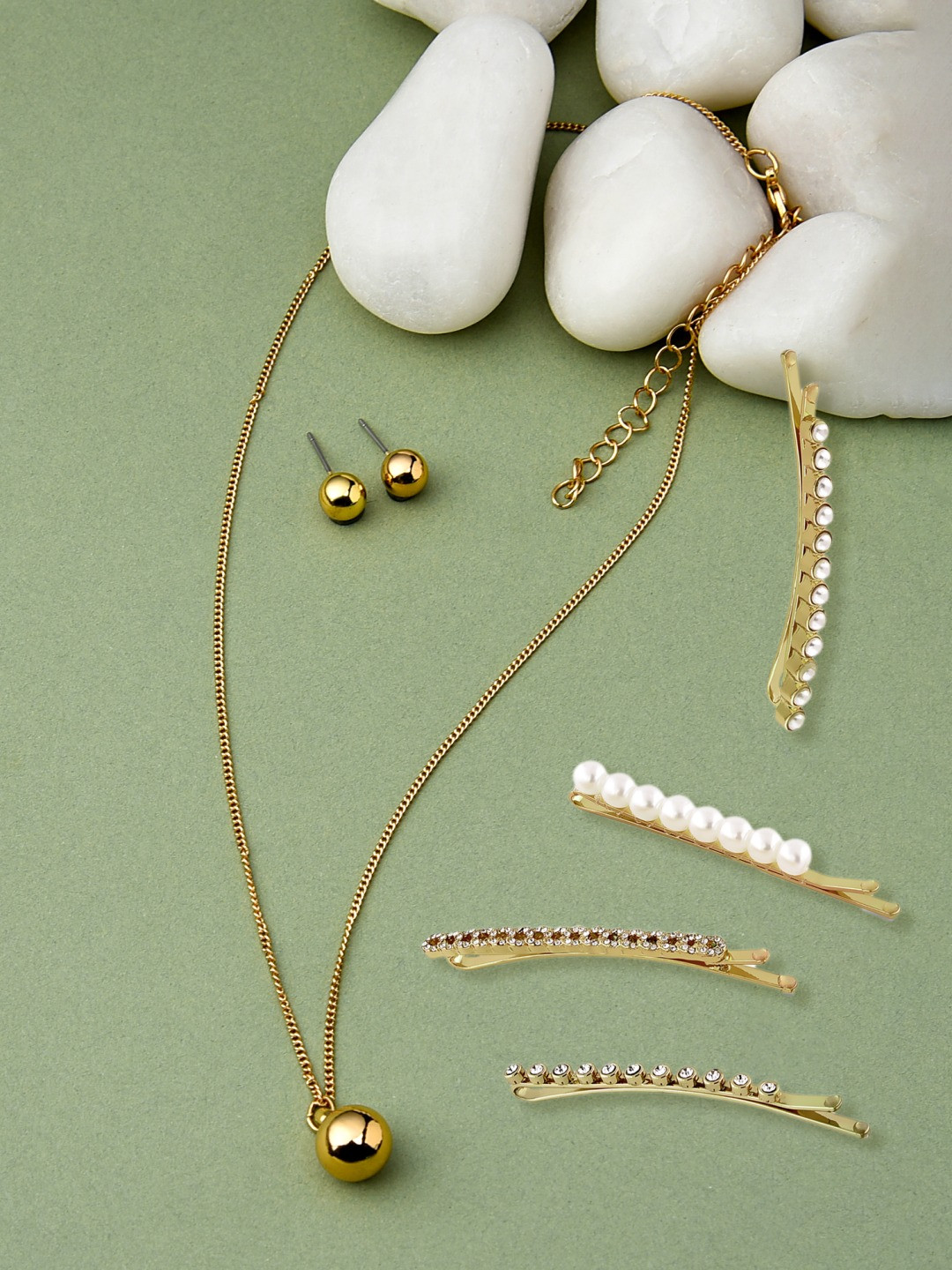 

AMI Gold-Plated & White Enamelled Necklace With 4 Bobby Pins