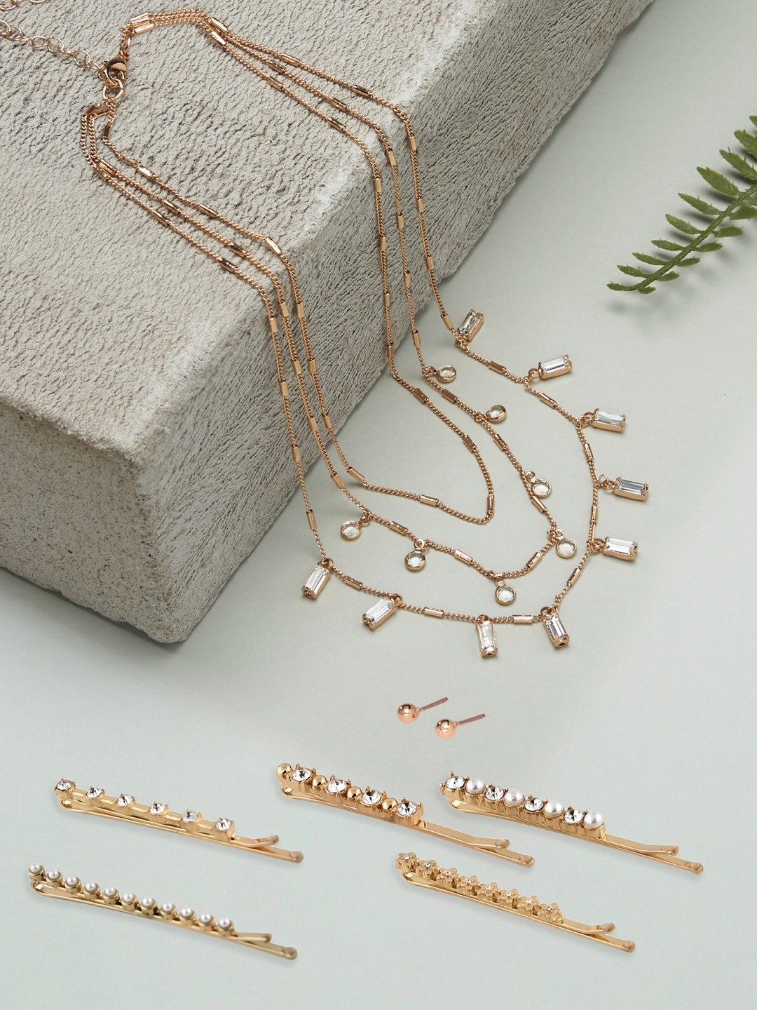 

AMI Gold-Toned Gold-Plated Layered Chain Earring & Set of 5 Hair Pins
