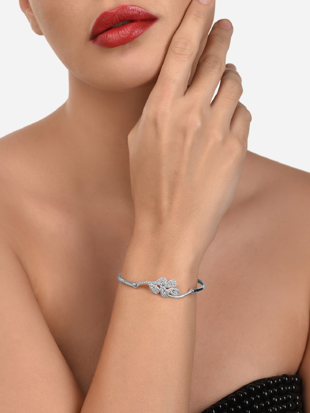 

AMI Women Silver-Toned & White Brass Cubic Zirconia Silver-Plated Kada Bracelet