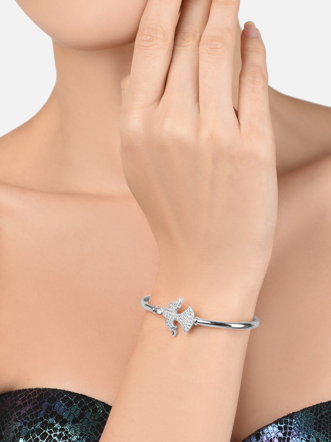 

AMI Women Silver-Toned Brass Cubic Zirconia Silver-Plated Kada Bracelet