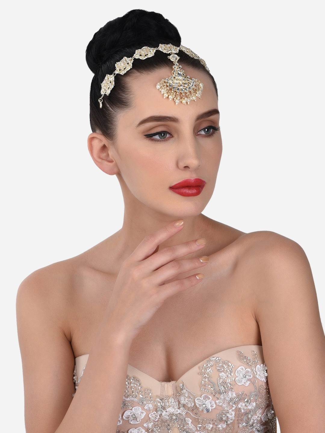 

Zaveri Pearls Gold-Plated White Kundan-Studded & Pearl Beaded Maatha Patti