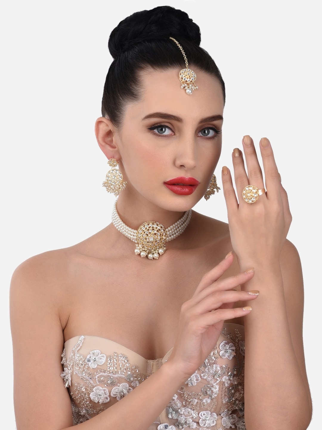 

Zaveri Pearls Gold-Plated White Kundan Studded & Pearl Beaded Jewellery Set