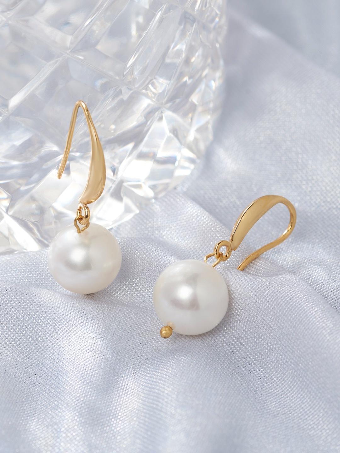 

Zaveri Pearls Gold-Plated White Freshwater Natural Round Pearl Drop Earring