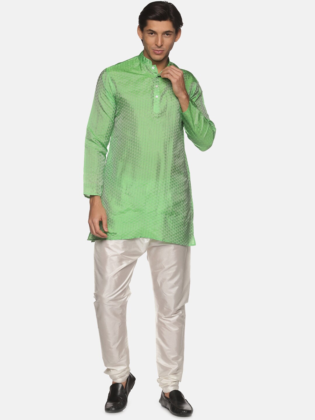 

Sethukrishna Men Green Kurta with Pyjamas