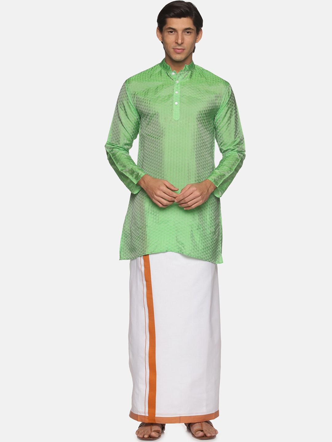 

Sethukrishna Men Green Printed Kurta With Veshti