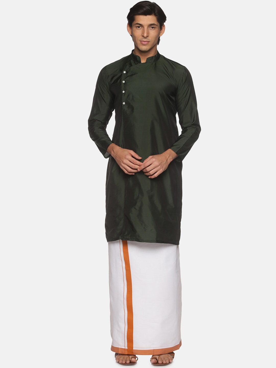 

Sethukrishna Men Green Kurta with Veshti