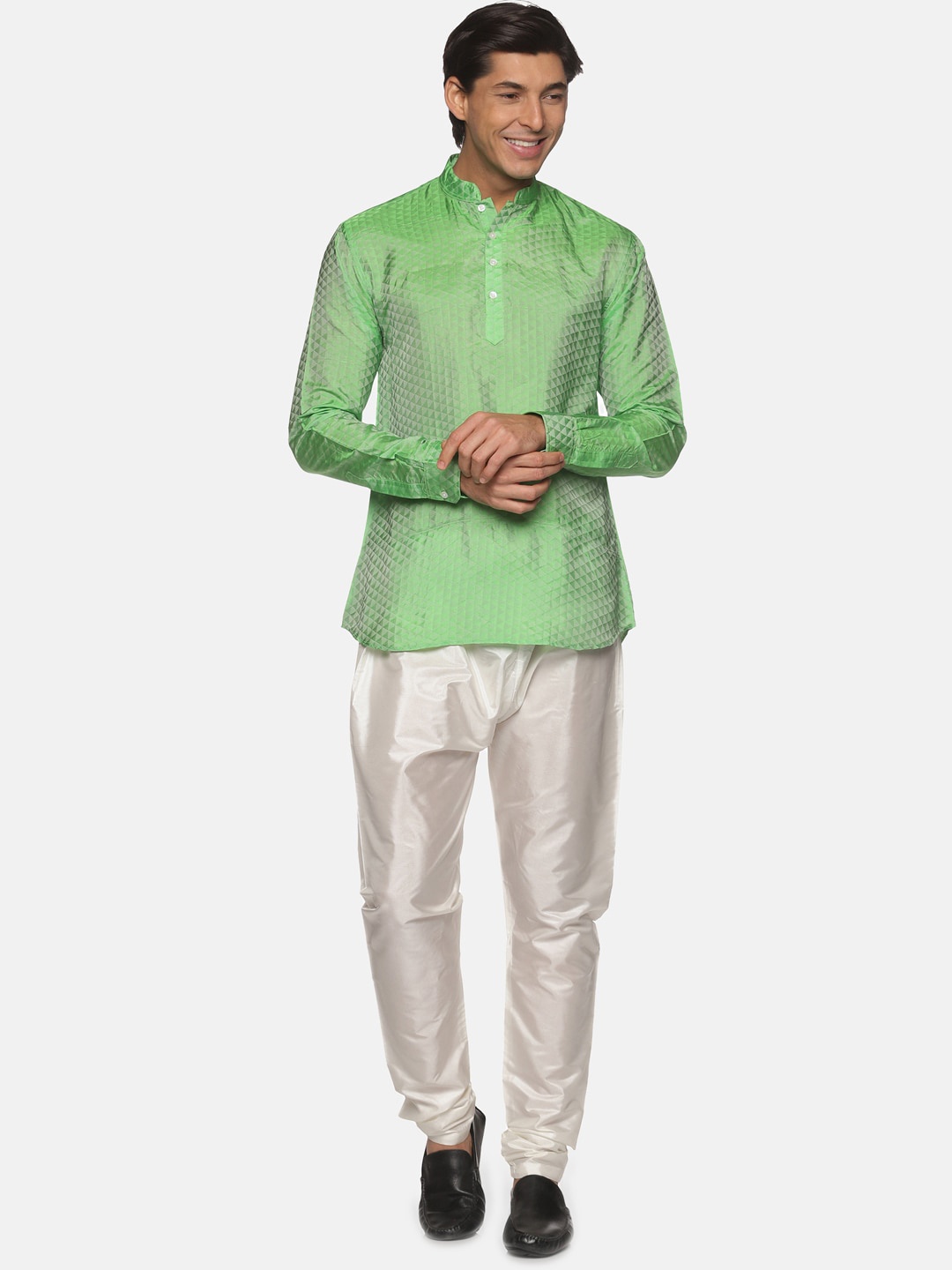 

Sethukrishna Men Green Kurta with Pyjamas