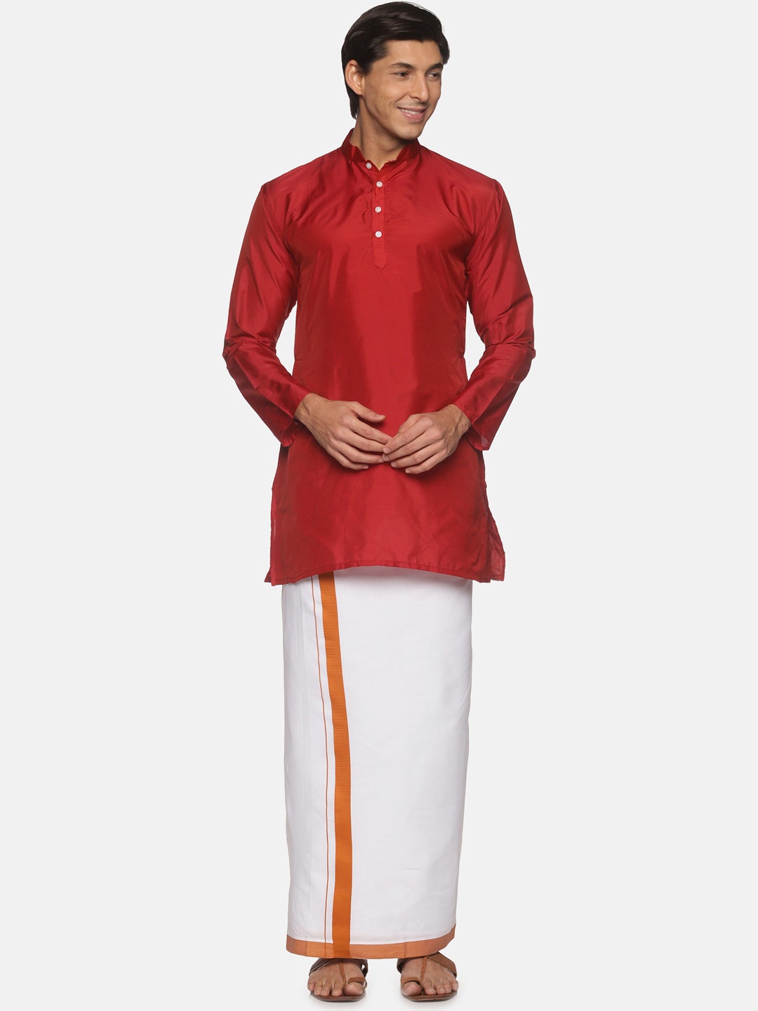 

Sethukrishna Men Maroon Kurta With Veshti