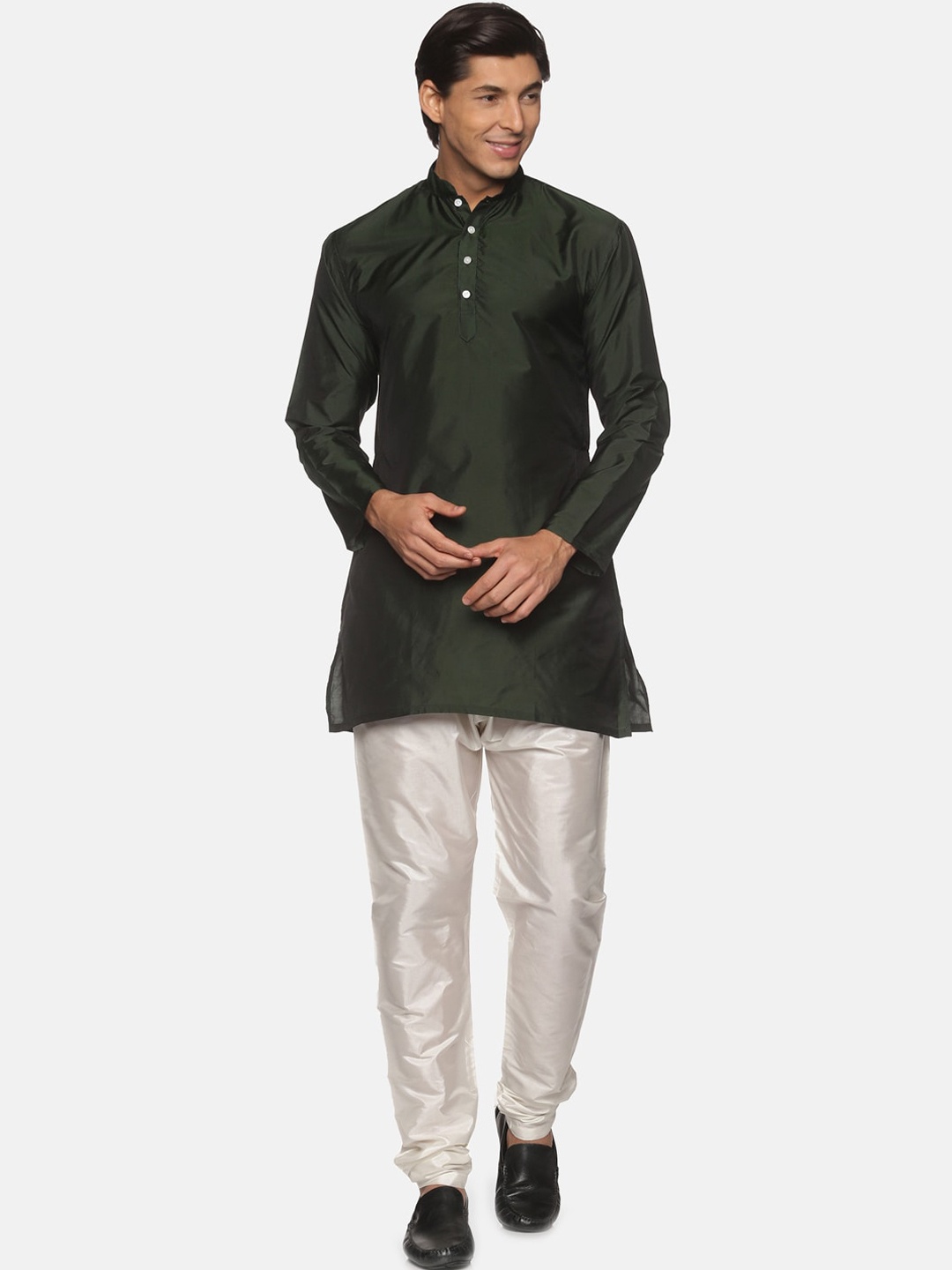 

Sethukrishna Men Green Kurta with Pyjamas