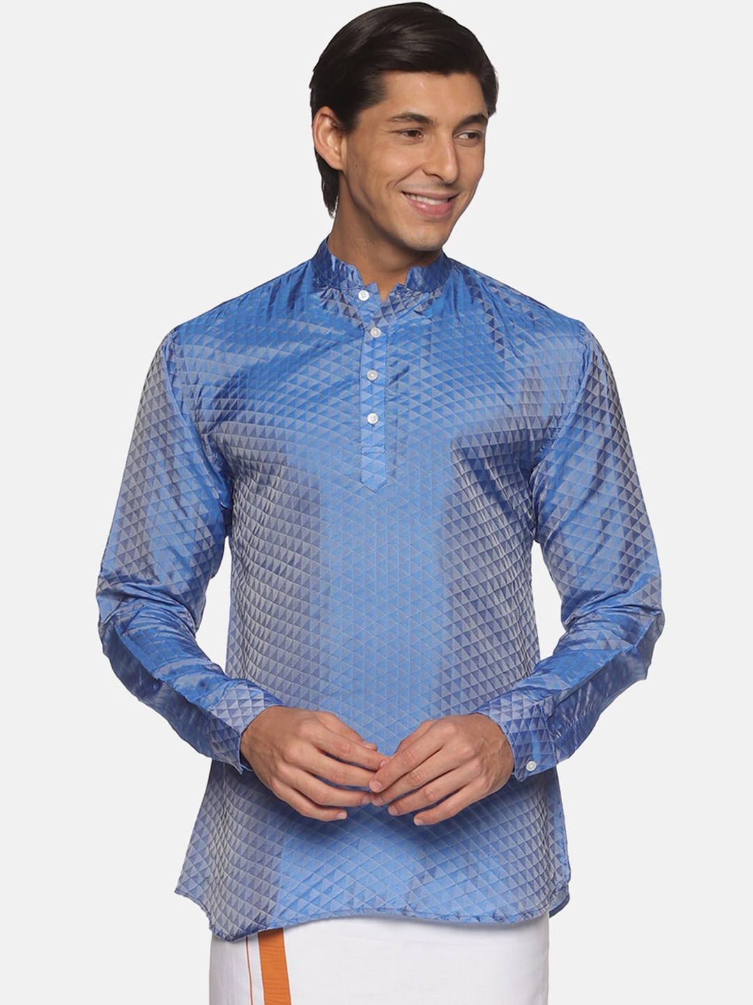 

Sethukrishna Men Blue Woven Design Kurta