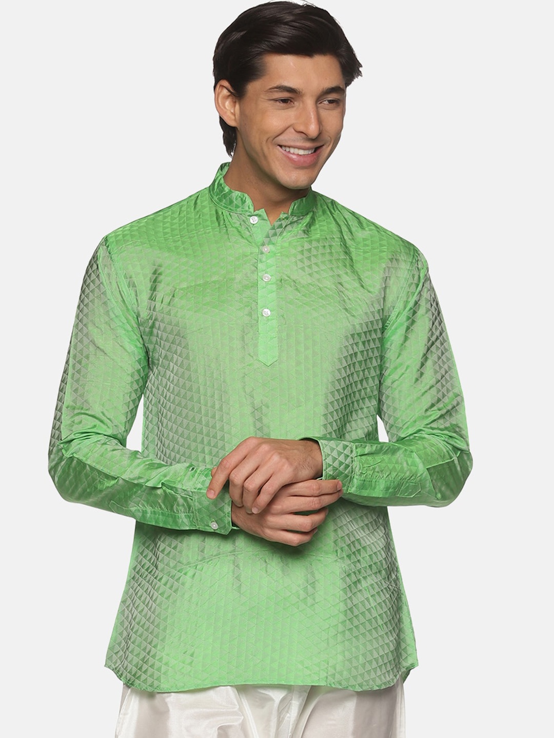 

Sethukrishna Men Green Handloom Kurta