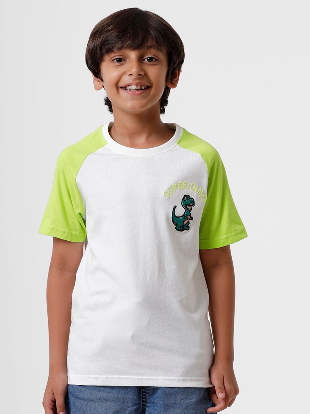 

PIPIN Boys White & Green Colourblocked Cotton T-shirt