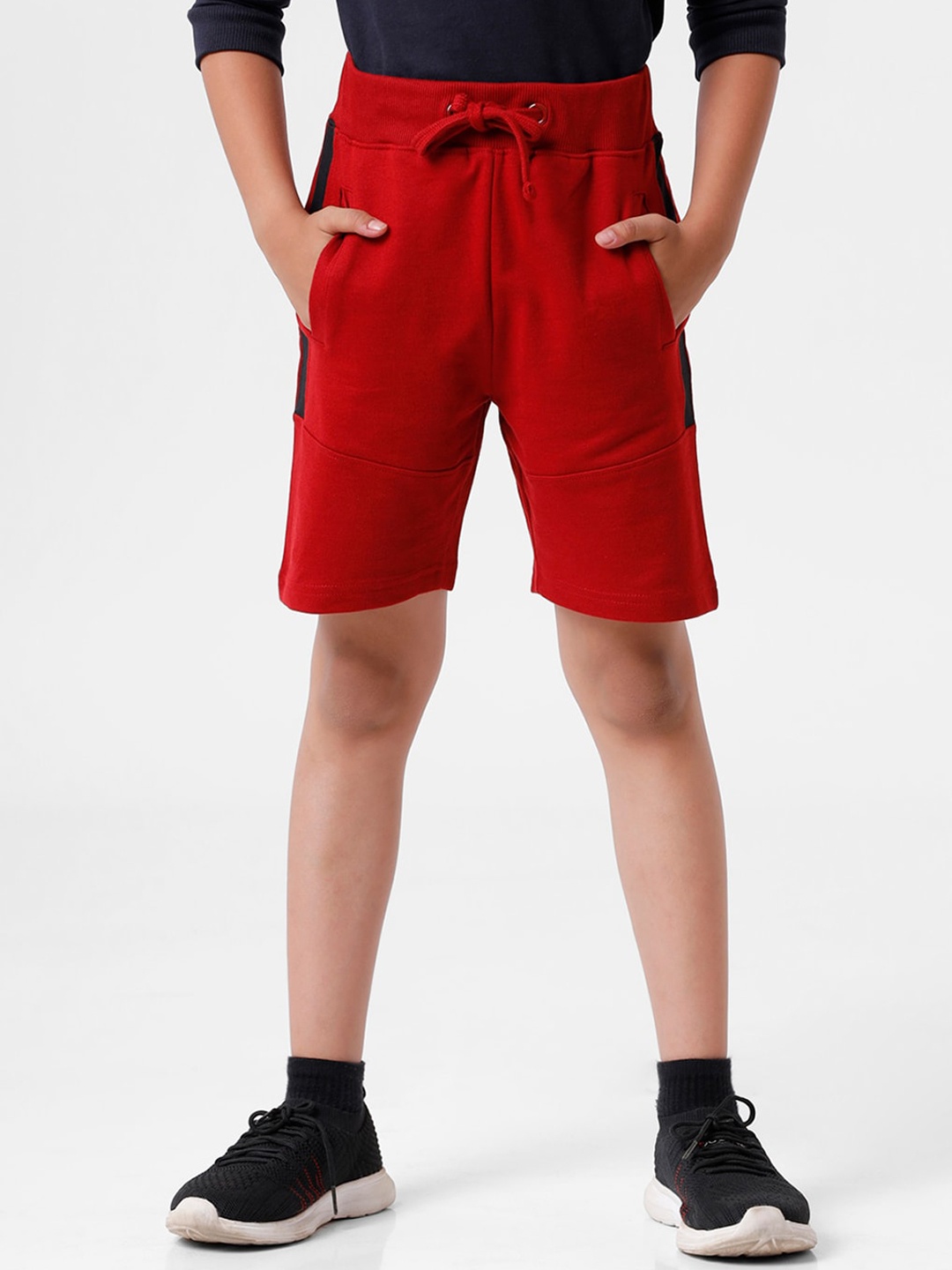 

PIPIN Boys Maroon Solid Cotton Shorts