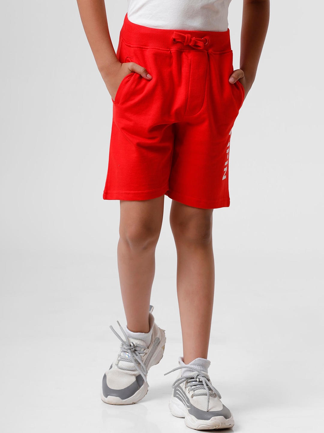 

PIPIN Boys Red Pure Cotton Shorts