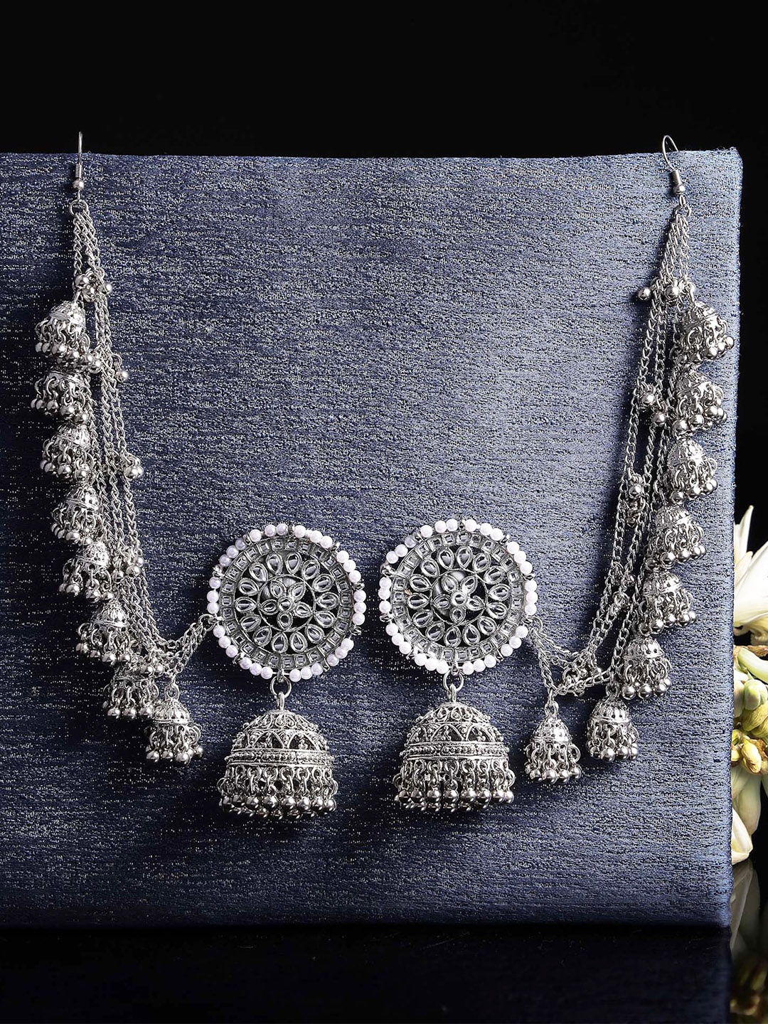 

KARATCART Silver-Plated Floral Kundan Studded Jhumkas Earrings