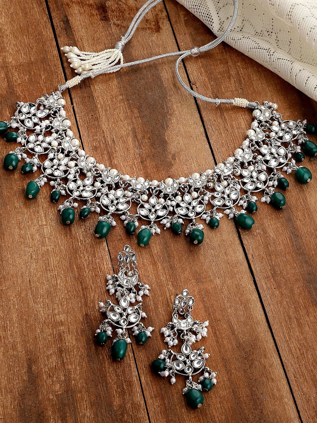 

KARATCART Silver-Plated Green Beaded Kundan Studded Jewellery Set